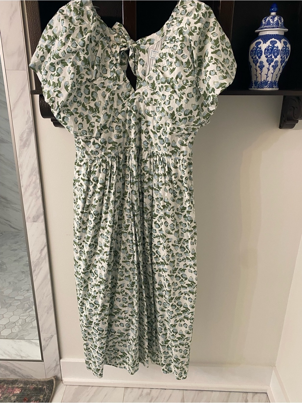 Nwt Crown and Ivy Social Society Floral Midi Dress in Cream and Sage - Picture 2 of 9
